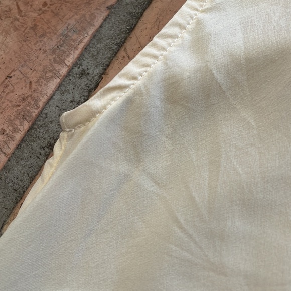 NANETTE LEPORE 100% Silk Cream Sleeveless Blouse with Beautiful Front Details - Picture 10 of 13